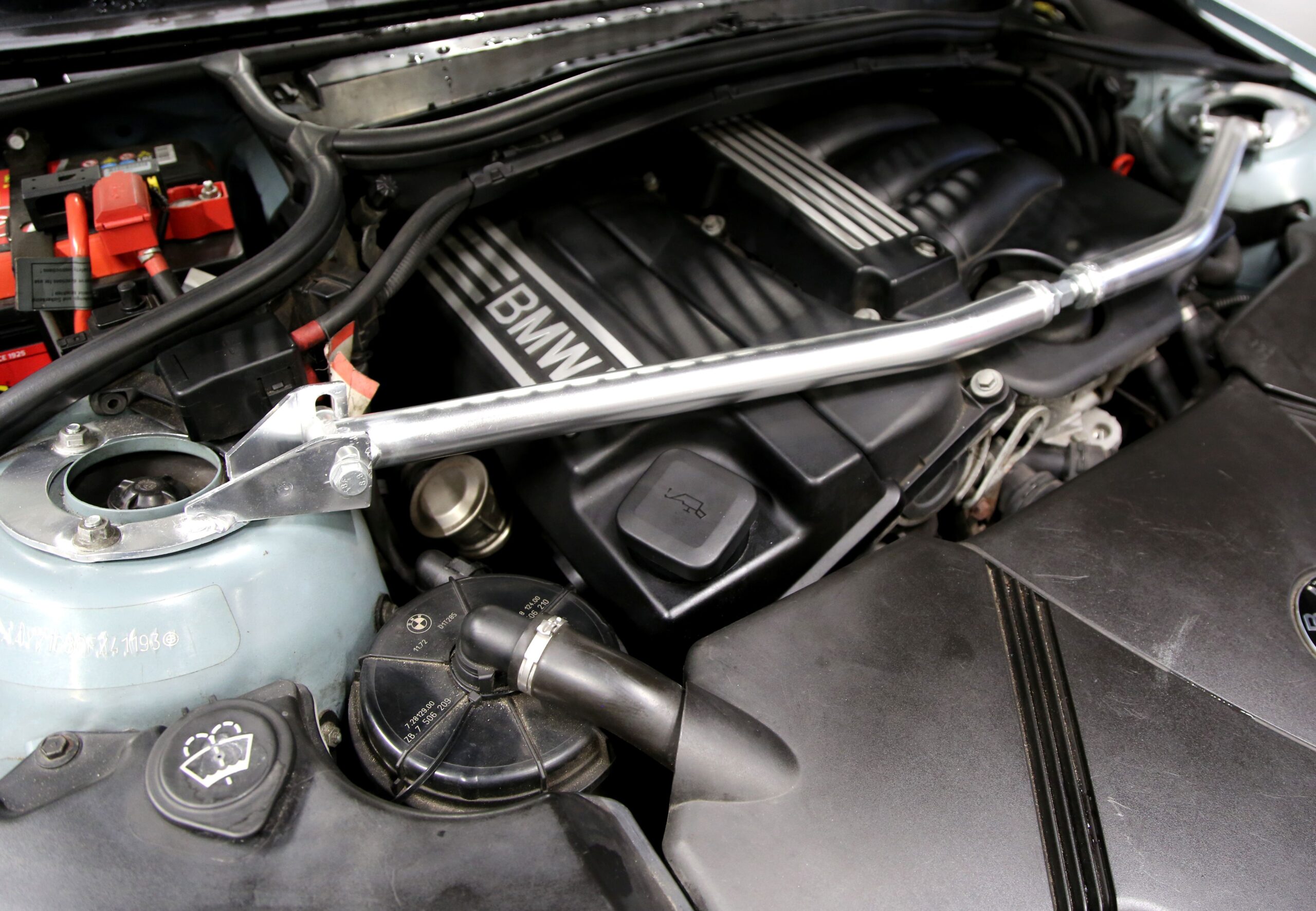 Alu-Domstrebe passend für BMW 3er E46 4-Zylinder