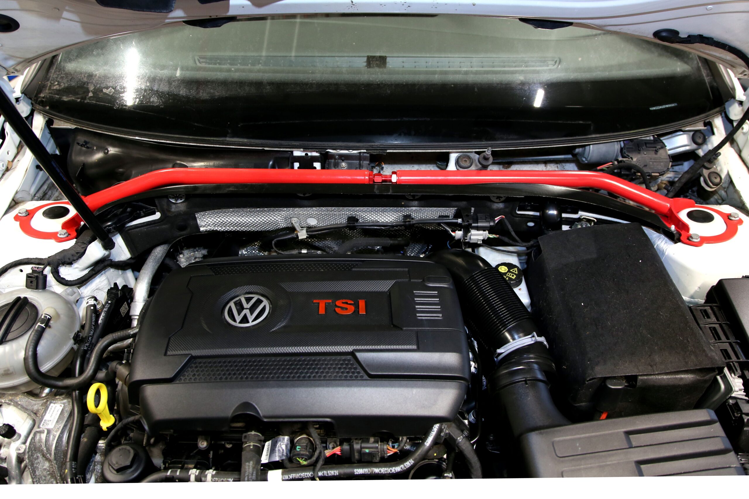 Stahl-Domstrebe passend für Seat Leon 5F, VW Golf VII Typ AU, VW Golf VIII Typ CD