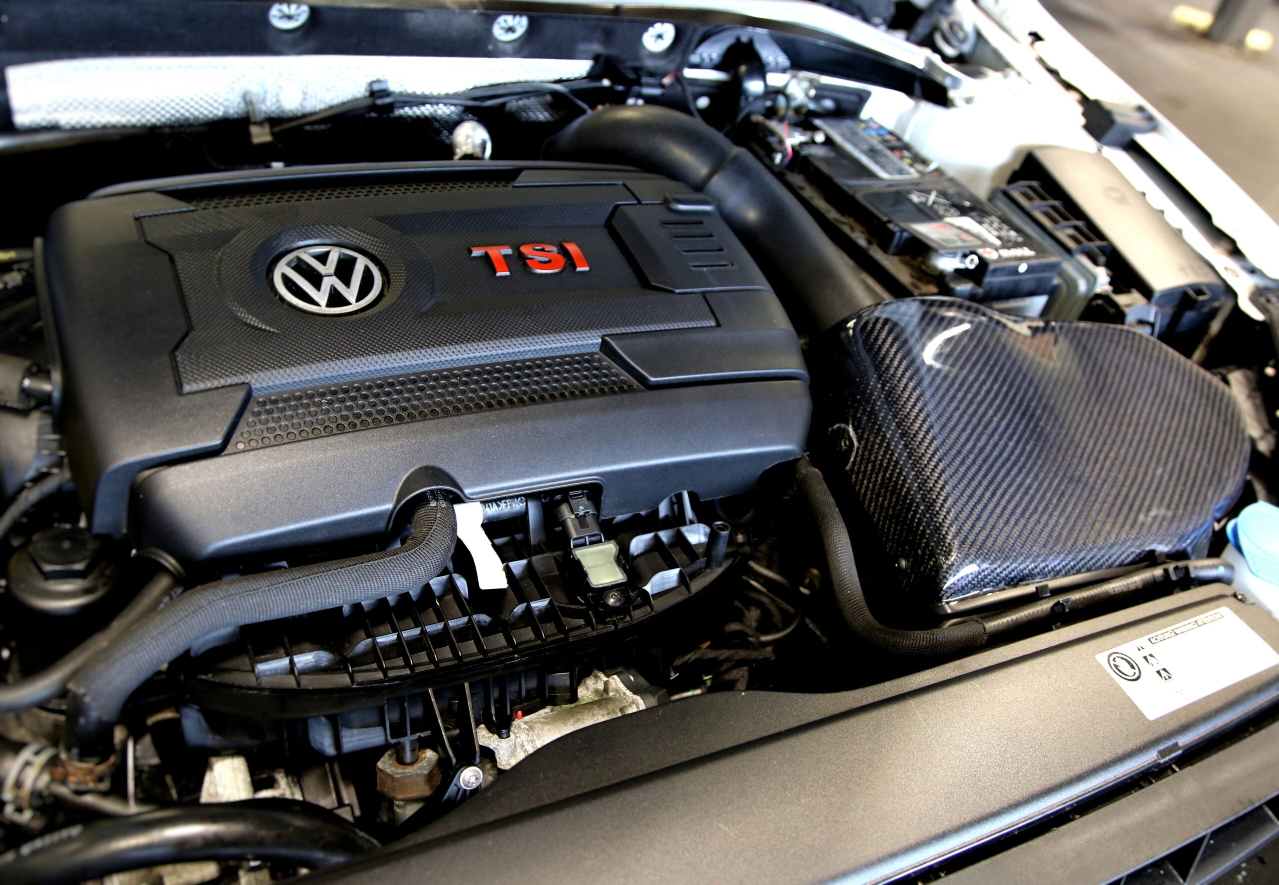Carbon Air Intake passend für Audi A3 (8V)/ Seat Leon (5F)/ Skoda Octavia (5E)/ VW Golf VII (AU)