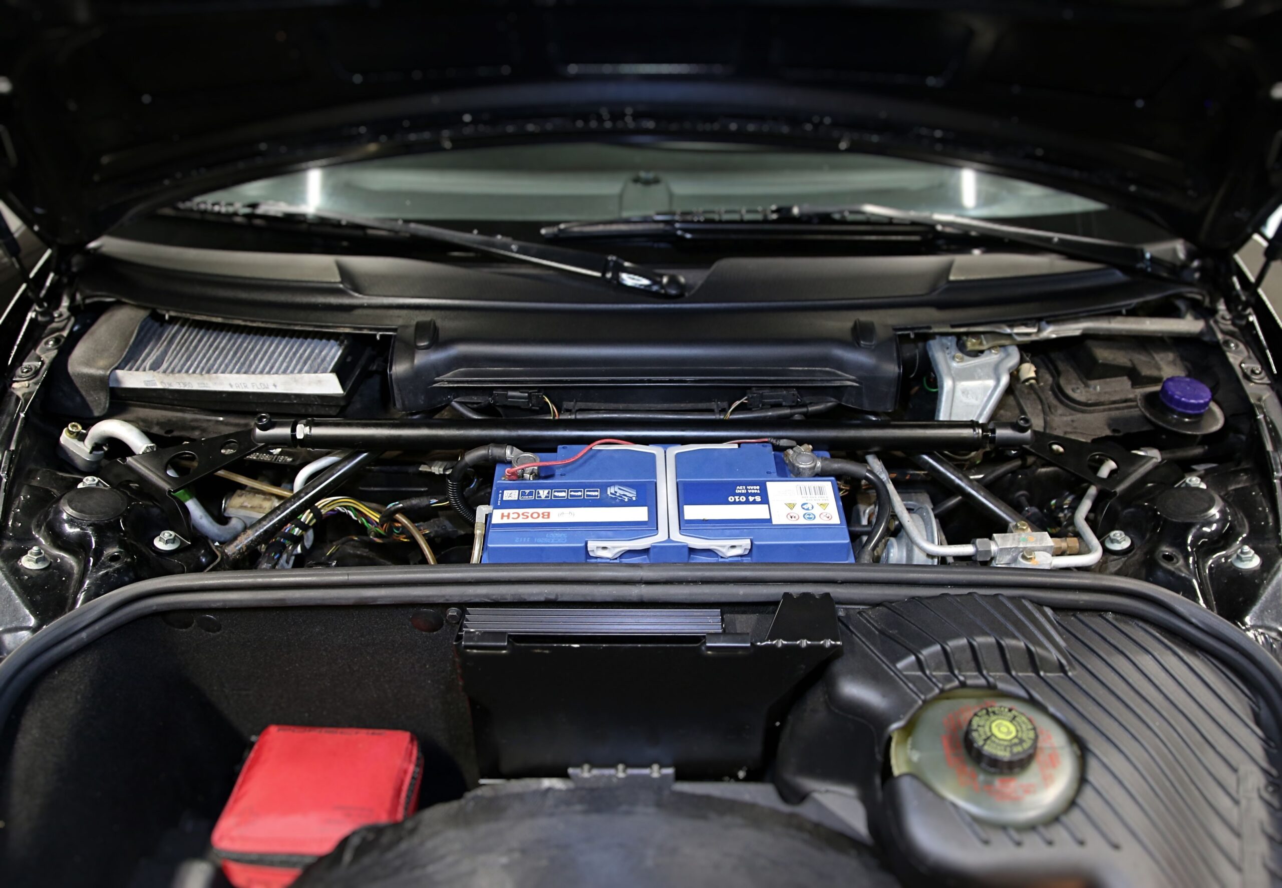 Carbonlook-Alu-Domstrebe passend für Porsche 911 Typ 996 / Porsche Boxster 986