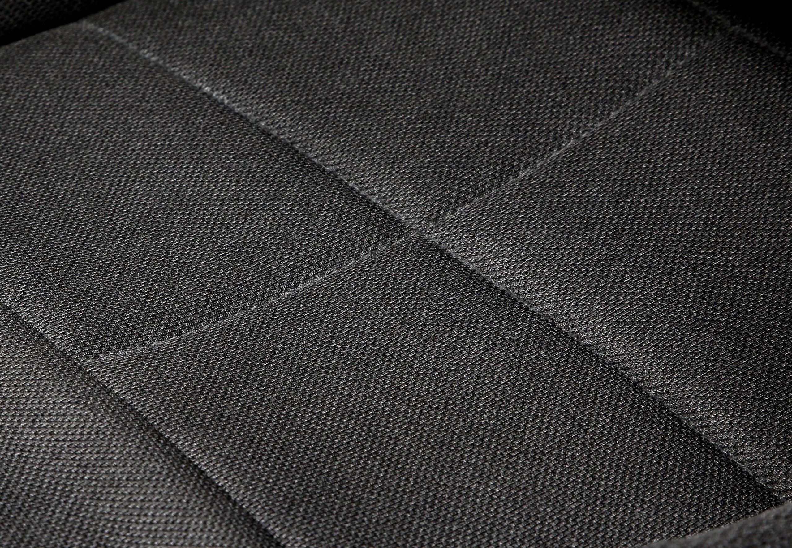 Sportsitz - schwarz, perforiert, verstellbar, rechts